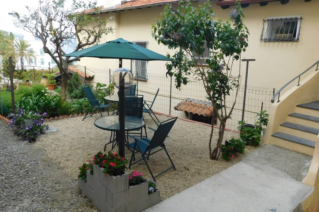 Giardino per colazioni/pranzi