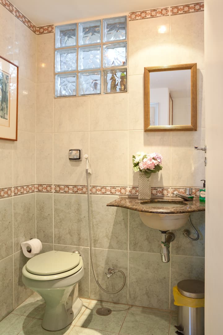 Very good room: 2 blocks from the beach