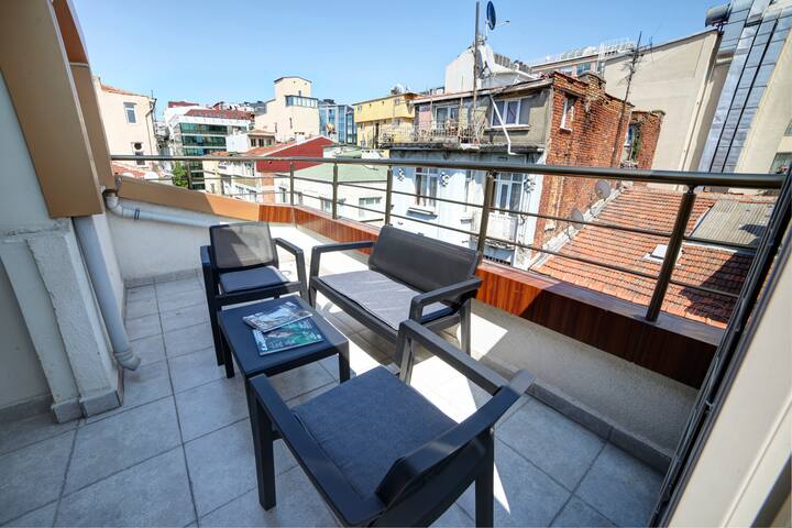 Modern Penthouse in Sisli Daily Housekeeping gallery image 5