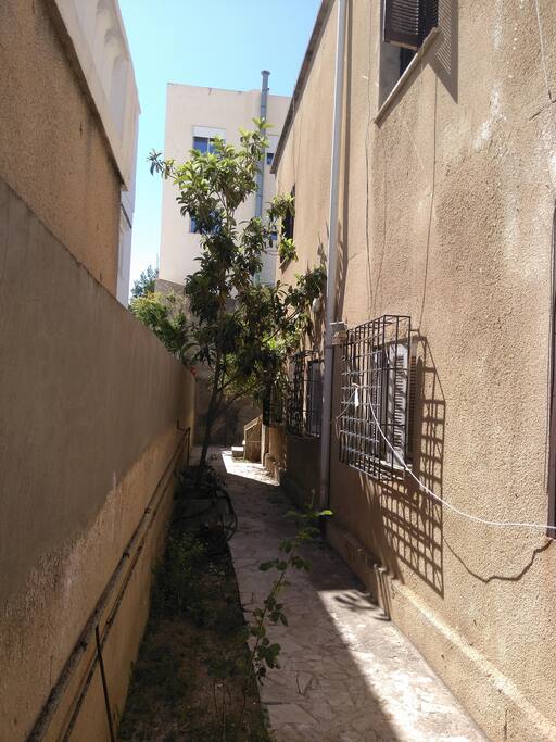 Entrée côté gauche