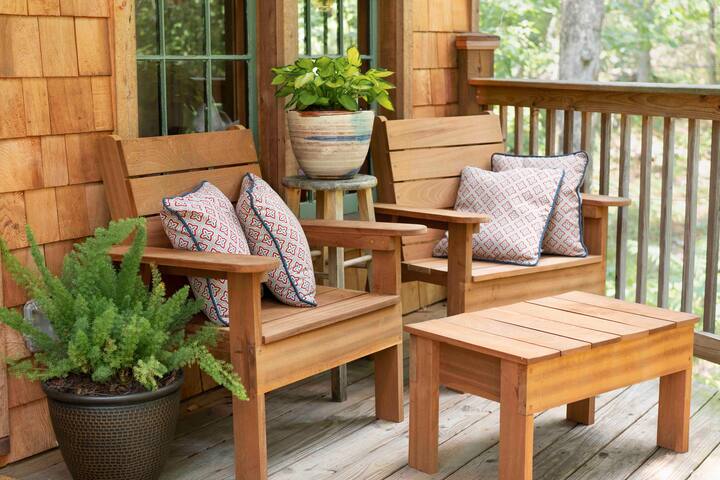 These pieces, in addition to so much more in the treehouse, were handmade by Jeff!
Credit: Dickersonarts.com
