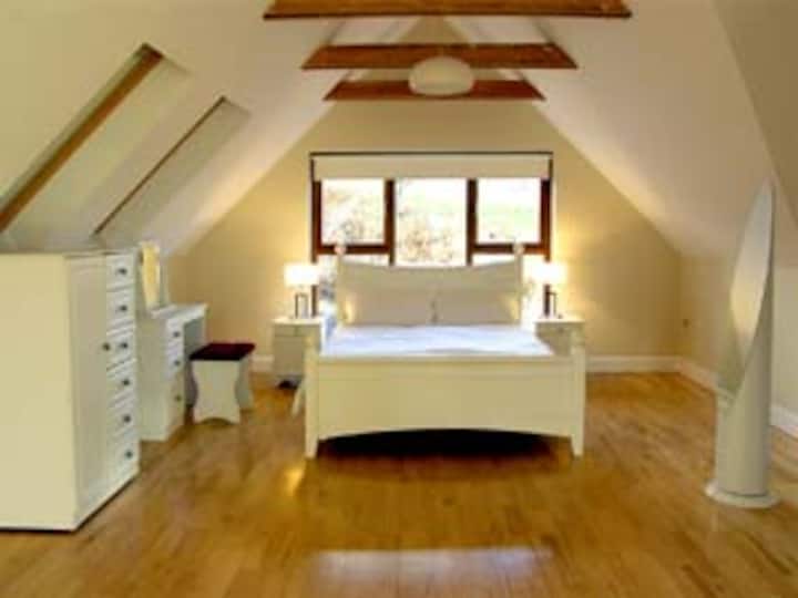 למעלה חדר שינה 4 