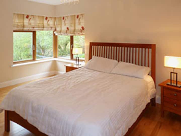 חדר שינה 3 , לצד חדר אמבטיה משפחתי