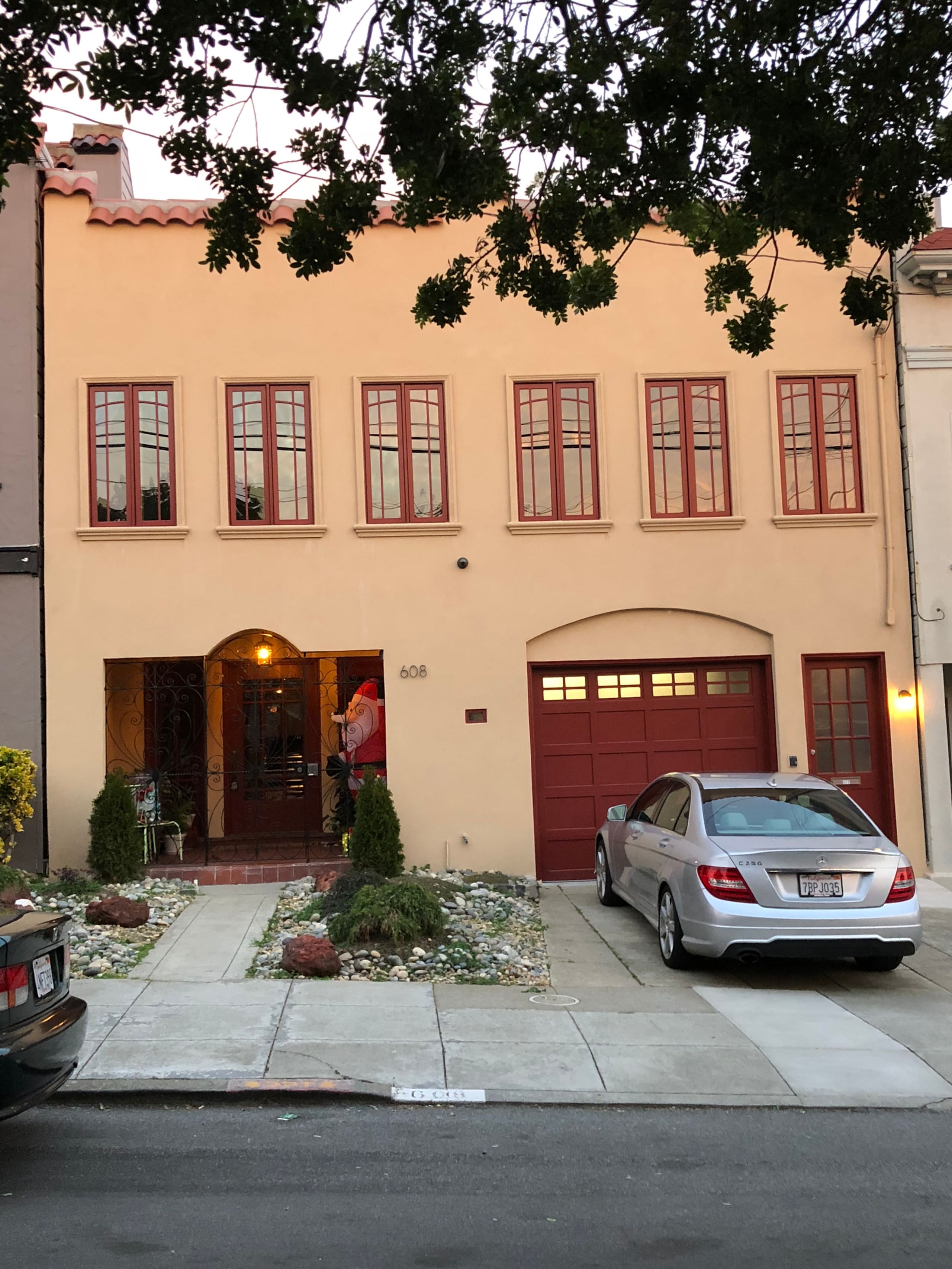 Home in San Francisco · ★4.5 · 2 bedrooms · 2 beds · 1.5 baths - Image 19