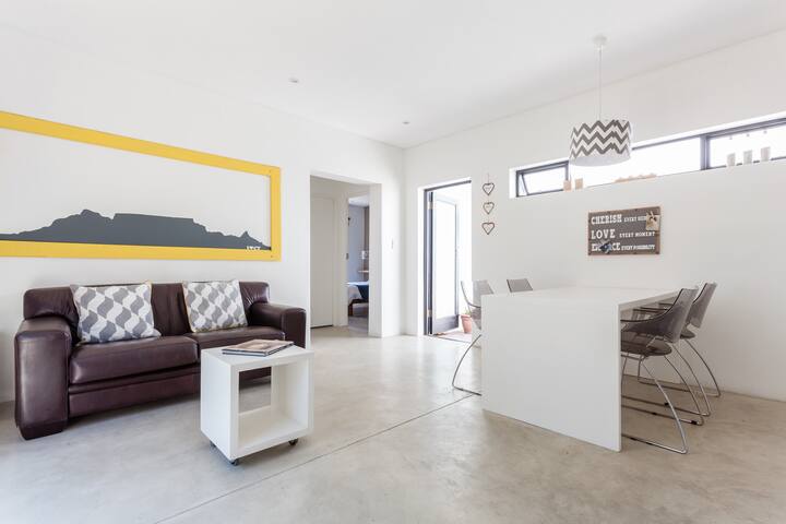 Adams Place- Beautiful 2 Bedroom Apartment gallery image 2