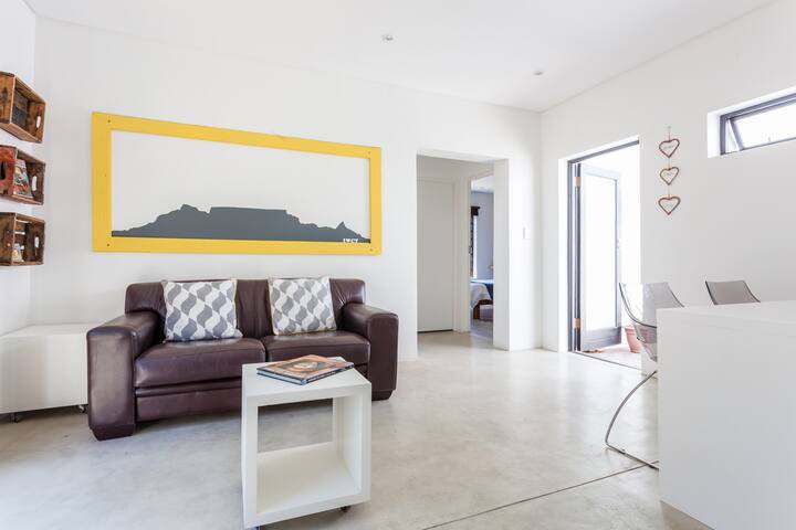 Adams Place- Beautiful 2 Bedroom Apartment gallery image 3