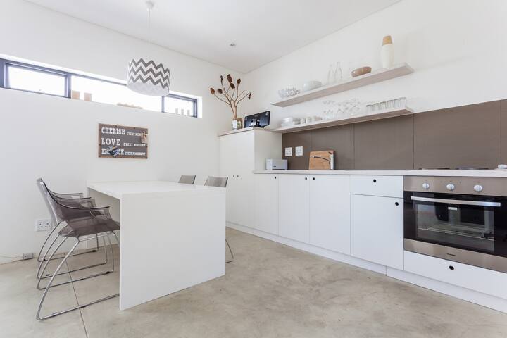 Adams Place- Beautiful 2 Bedroom Apartment gallery image 5