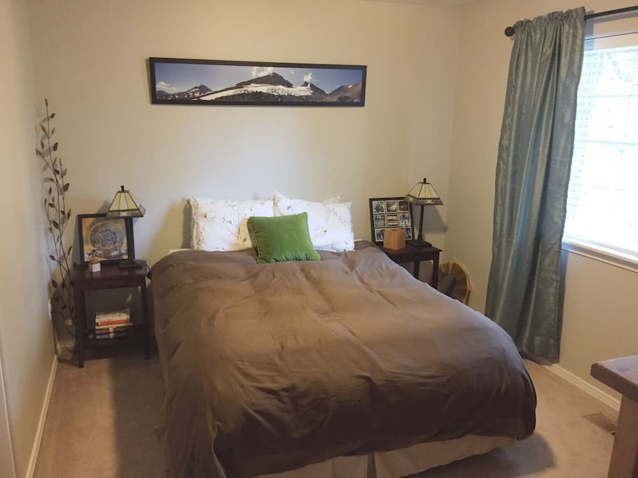 Guest Room with queen bed