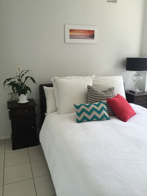 spacious bedroom with Queen size bed