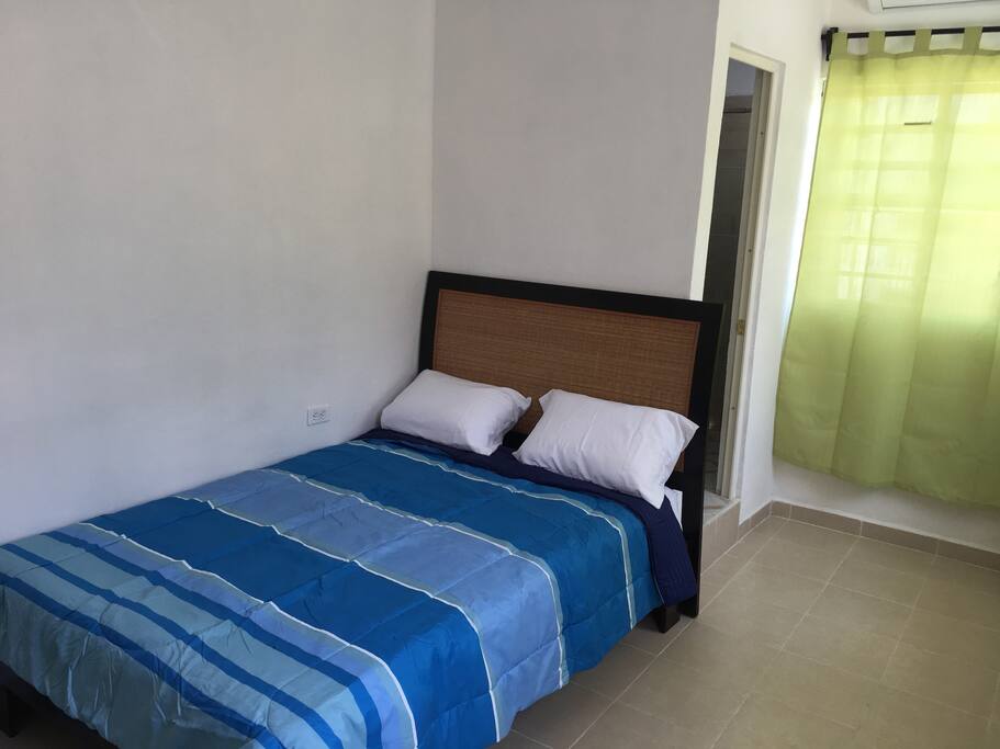 Cuenta con cama matrimonial