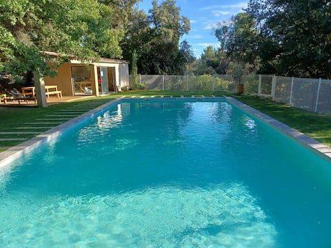 Gite in large villa, private pool, 20 min Aix