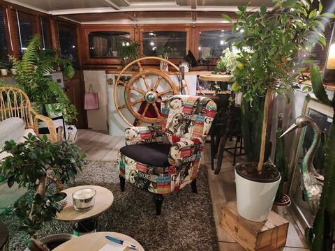 Airbnb performant: Houseboat accommodation at the dock, unusual atypical stay à Montbéliard