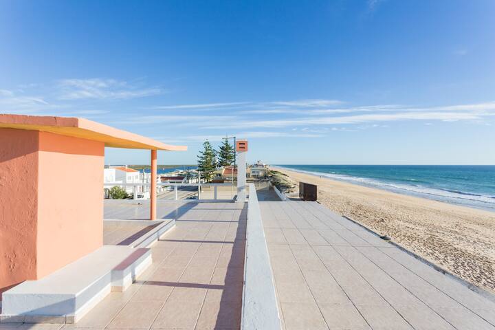 Riamya Apt! By the Sea at Faro Beach