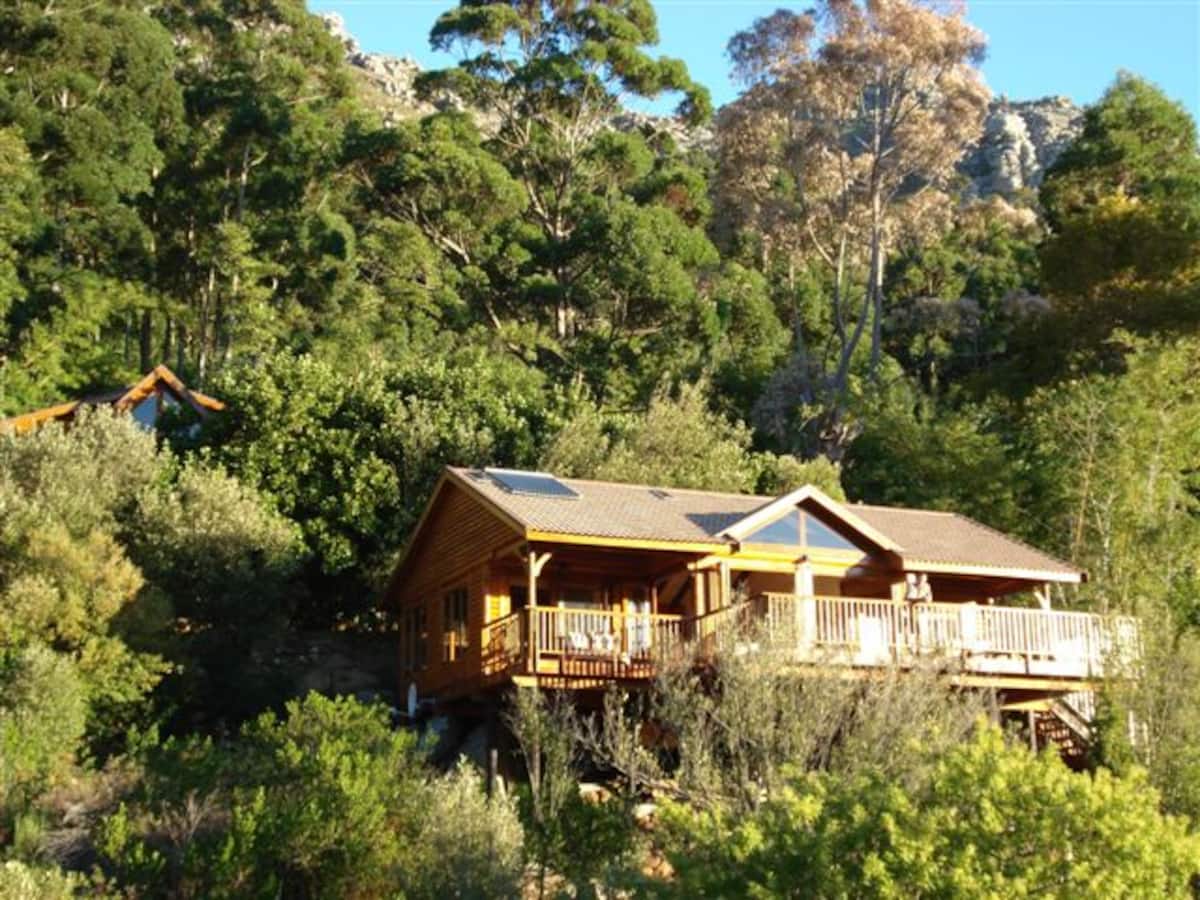 AIRBNB Blackwood Log Cabin