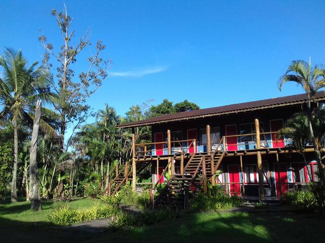 Suíte em condomínio com ar e vista das montanhas!