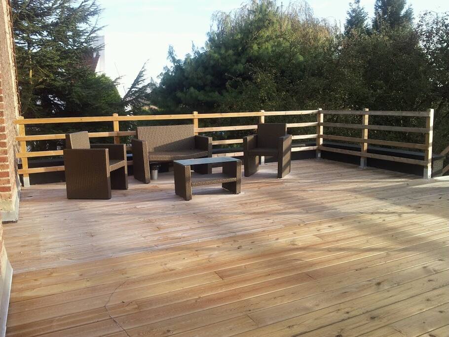 Accès indépendant par une terrasse privative.