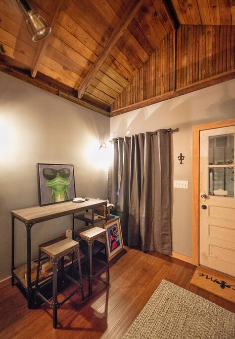 Gorgeous refinished hard wood ceilings, bamboo floors, lovely natural wood accents and cozy furnishings. with a multifunctional Live/Work space