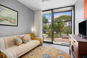 Successful Airbnb property: Modern beach appartment in Sunshine Beach
