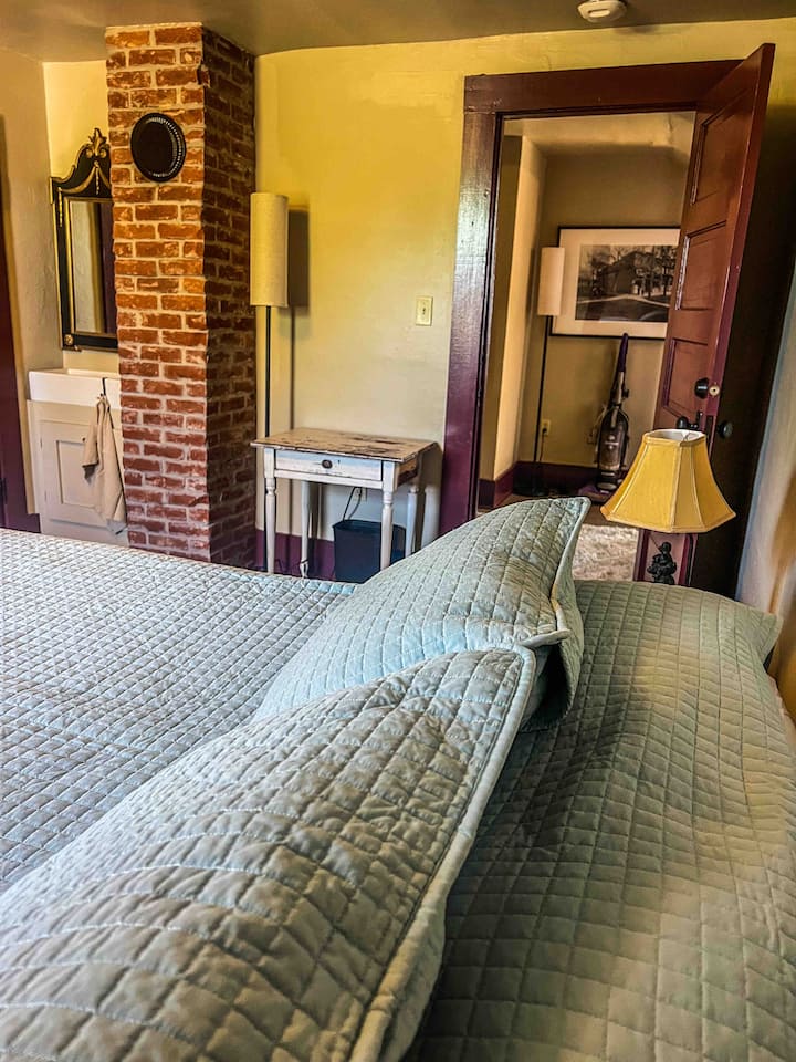 Upstairs Queen Bedroom #2