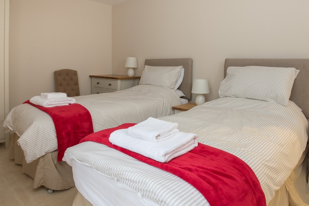 חדר שינה 2 - חדר עם 2 מיטות יחיד