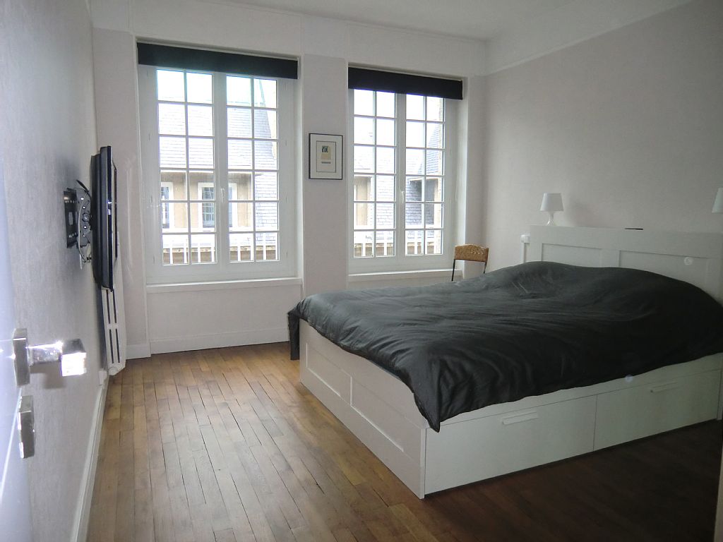 宽敞的房间
160张床
平板电视