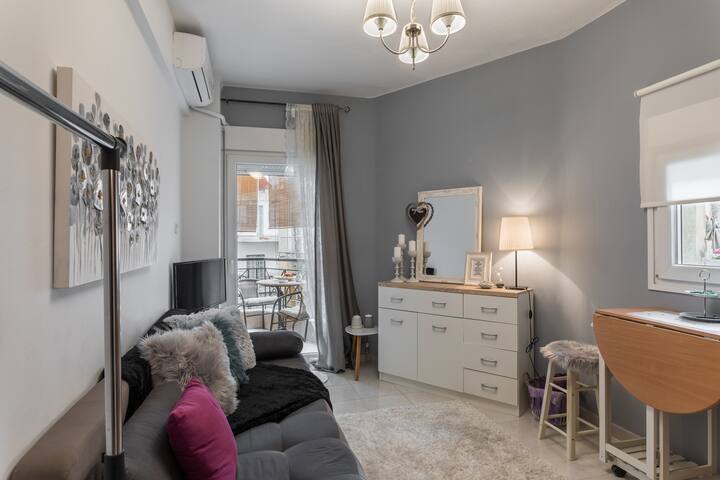 Στουντιακι!.Κεντρο!..a small studio in the center!