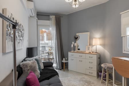 Στουντιακι!.Κεντρο!..a small studio in the center!