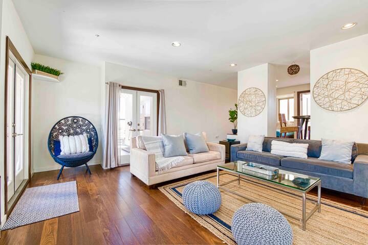 MB 3BR Oceanview Penthouse with HUGE Rooftop decks gallery image 4