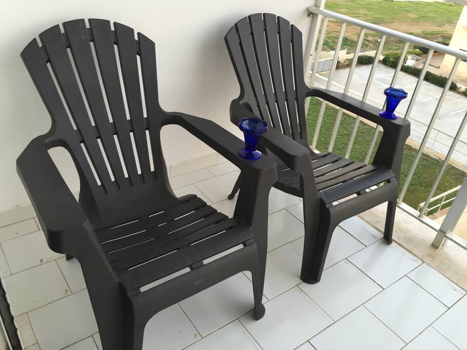 outdoor lounge chairs