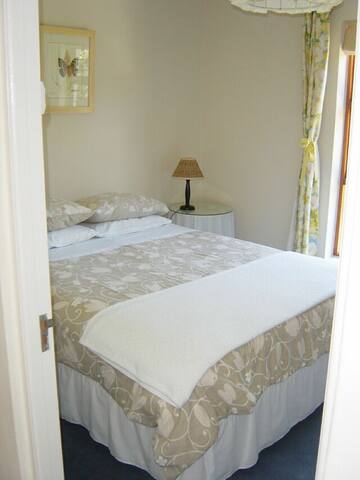 Cherry Lane Retreat Private cottage gallery image 2