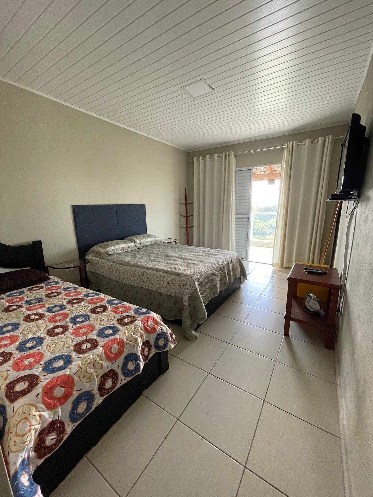 Suite 1 - Con vistas a una presa (1 cama doble y 1 cama individual)