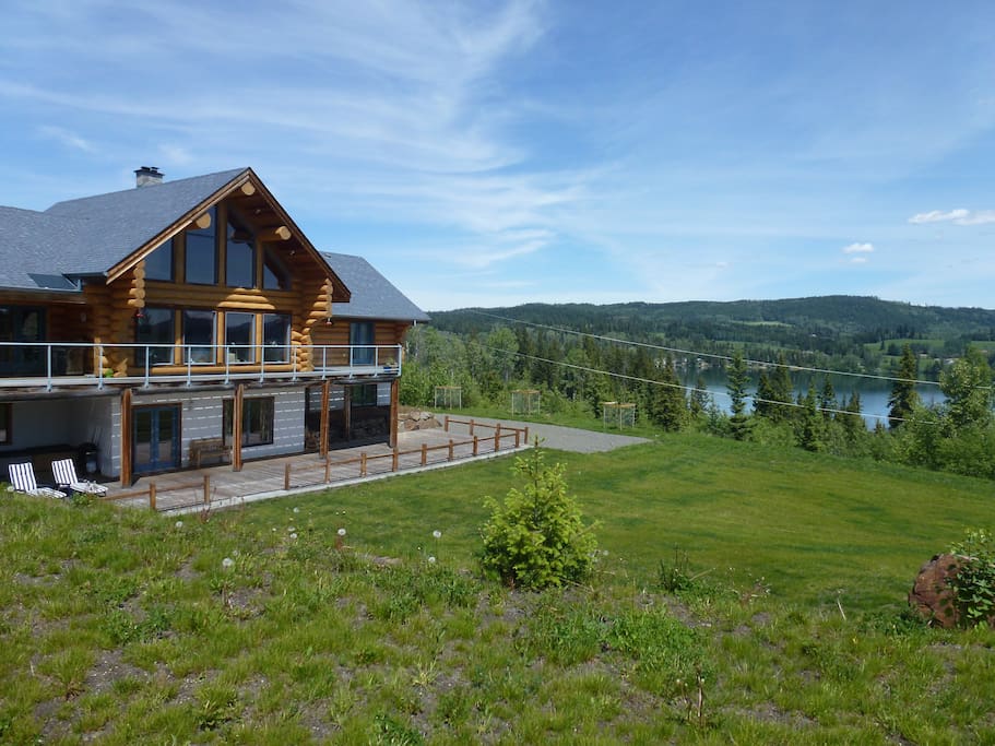 Familysuite sleeps 4, on Bridge Lake B.C. in Lone Butte, British Columbia, Canada