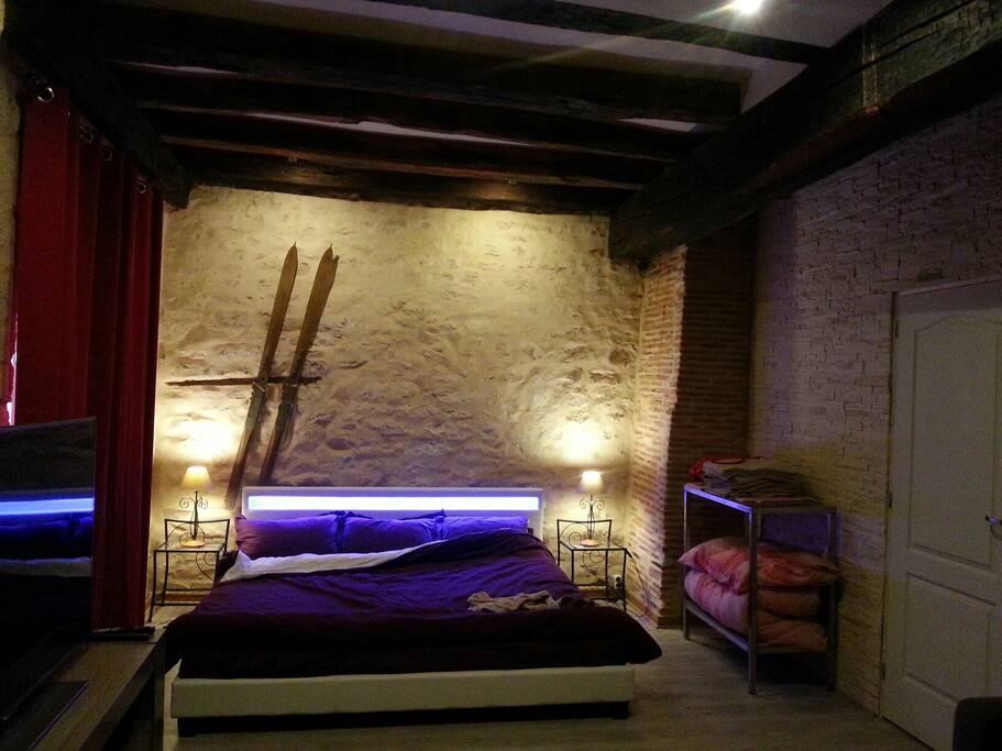 Lit de 2m de large avec matelas à mémoire de forme