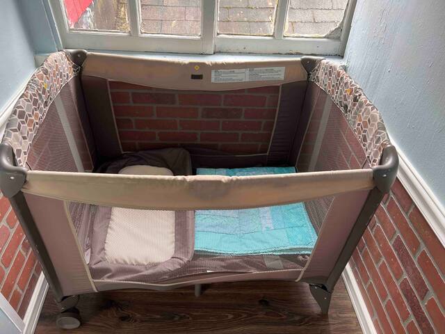 Centrally located house for large group gallery image 4