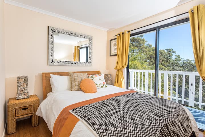 Downstairs Queen Bedroom 