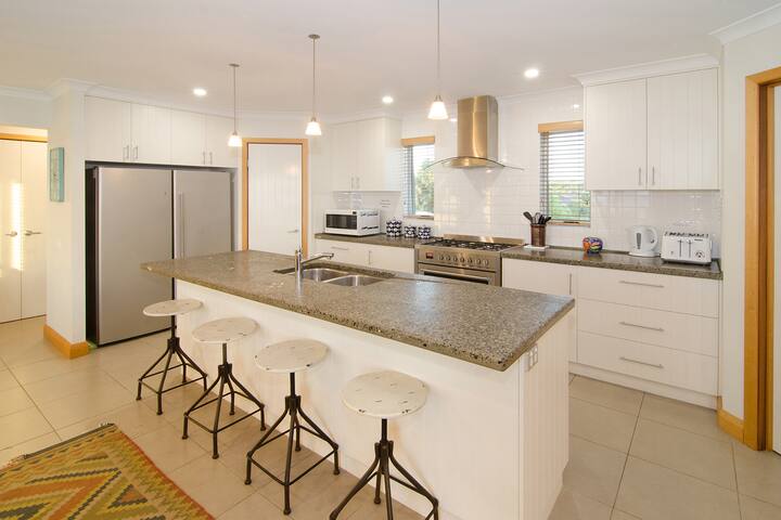 OUR BEACH SHACK -ULTIMATE SEASIDE EXPERIENCE gallery image 5