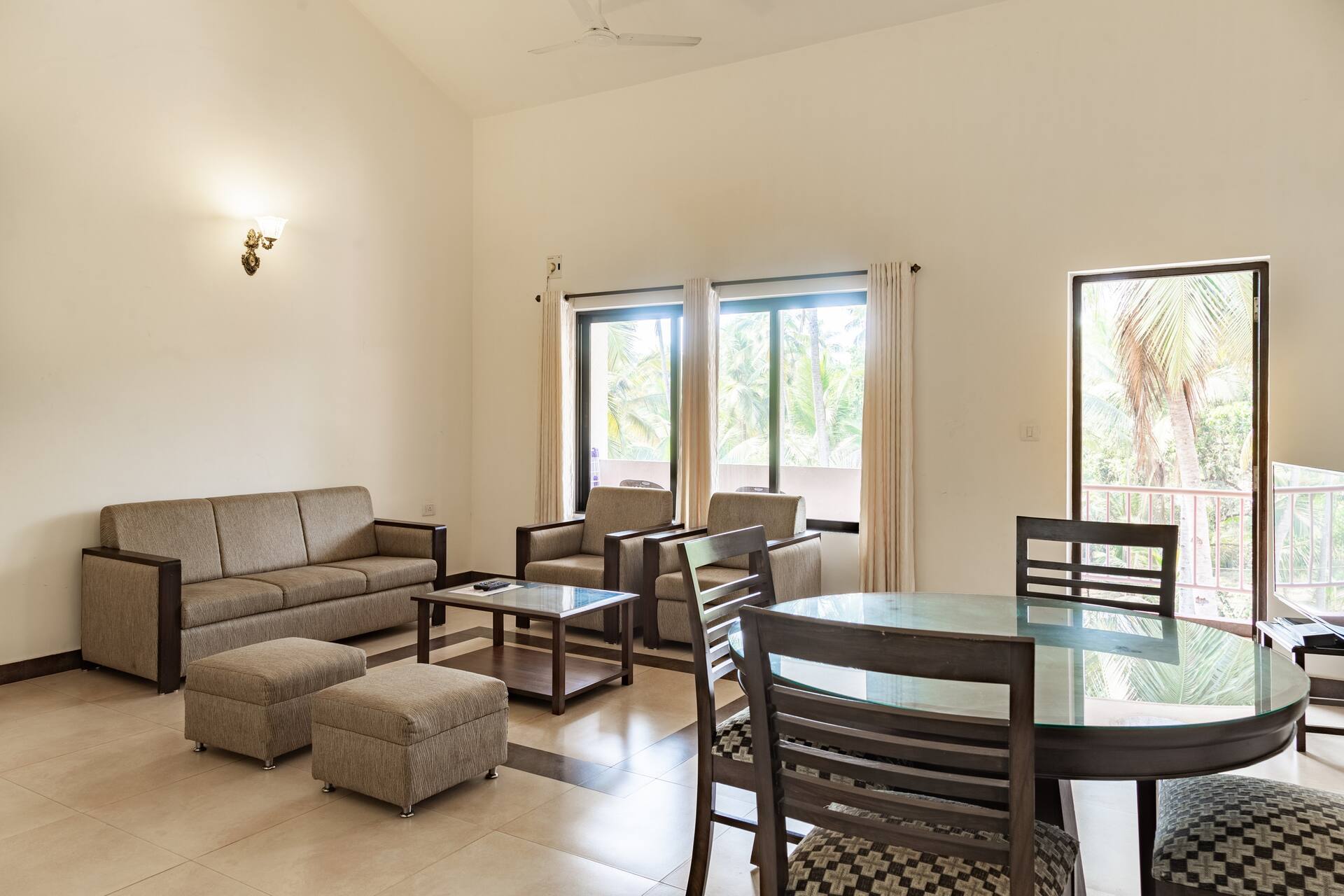ParkWalfredoGoa.Beach side 2 bedroom apartment.
