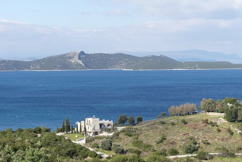 Wonderful Villa by the sea , pool ,  private creek