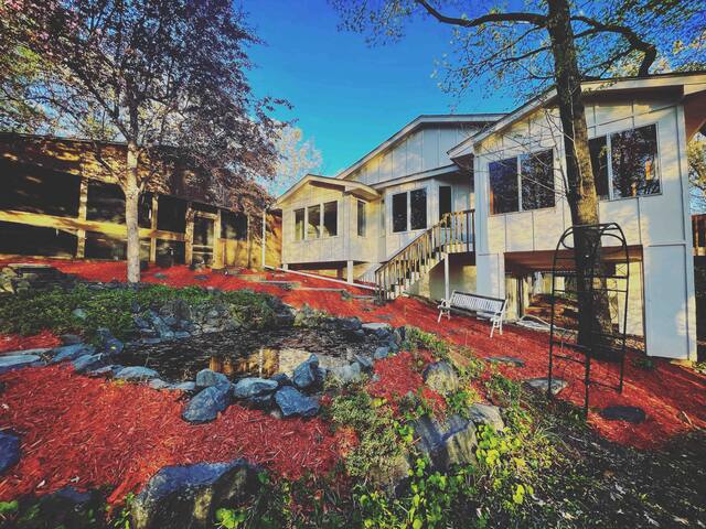 Twin Cities Oasis★Pool★Sauna ★7Beds 5Acres★Firepit gallery image 3