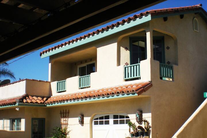 Private & spacious Spanish Casita w. great views