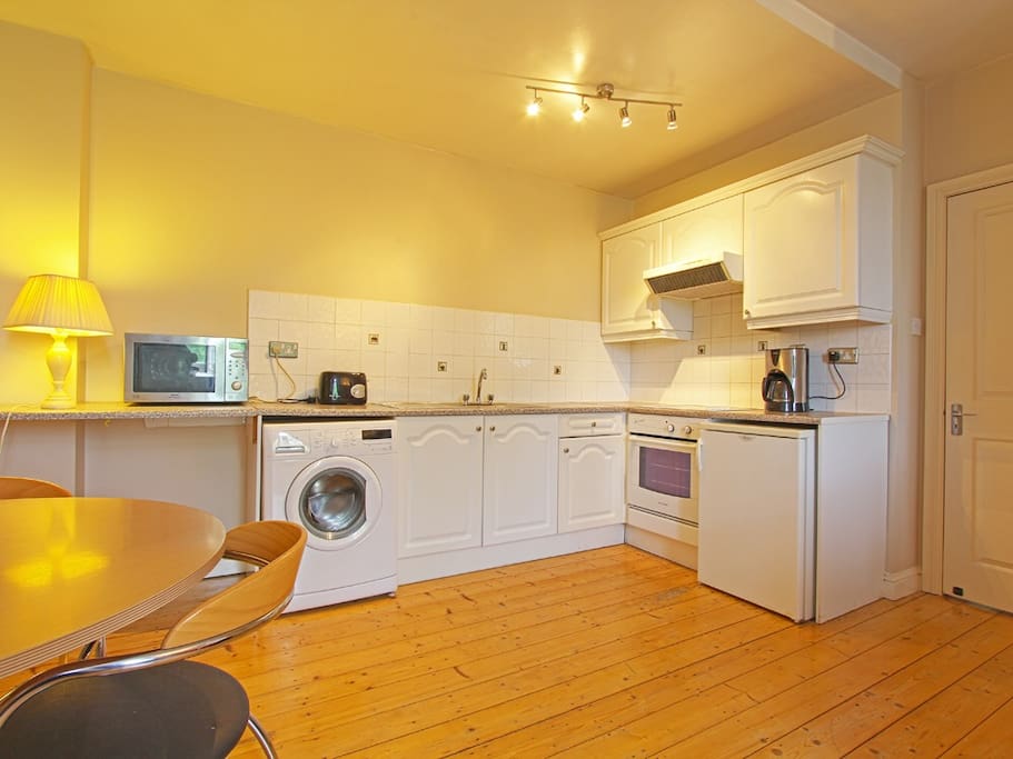 Kitchen/ dining area