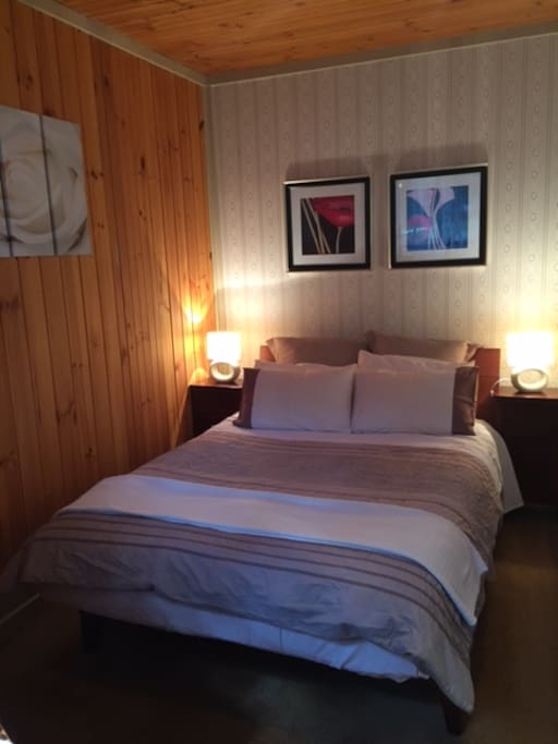 Queen size bed. Linen included.