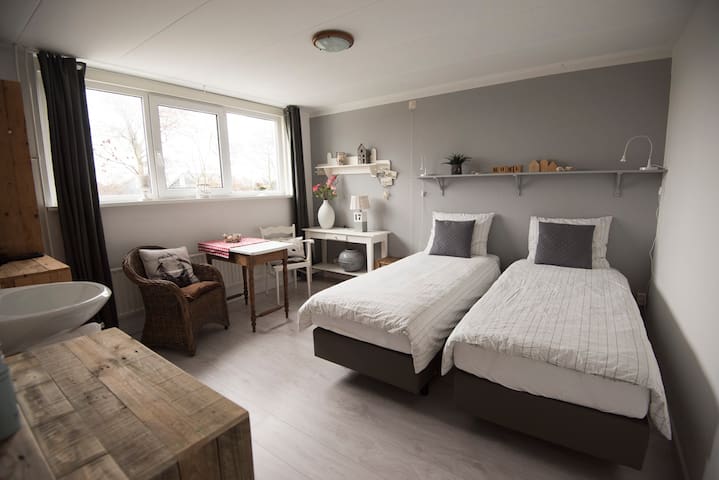 kamerverhuur "Pyrola"