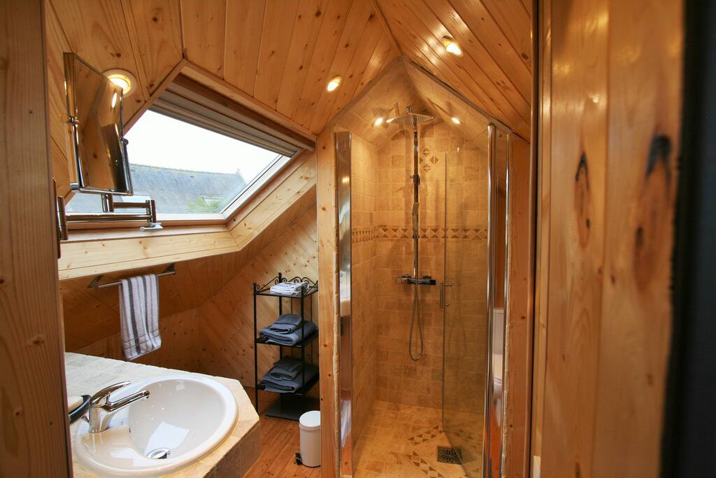 Salle d'eau marbre + WC