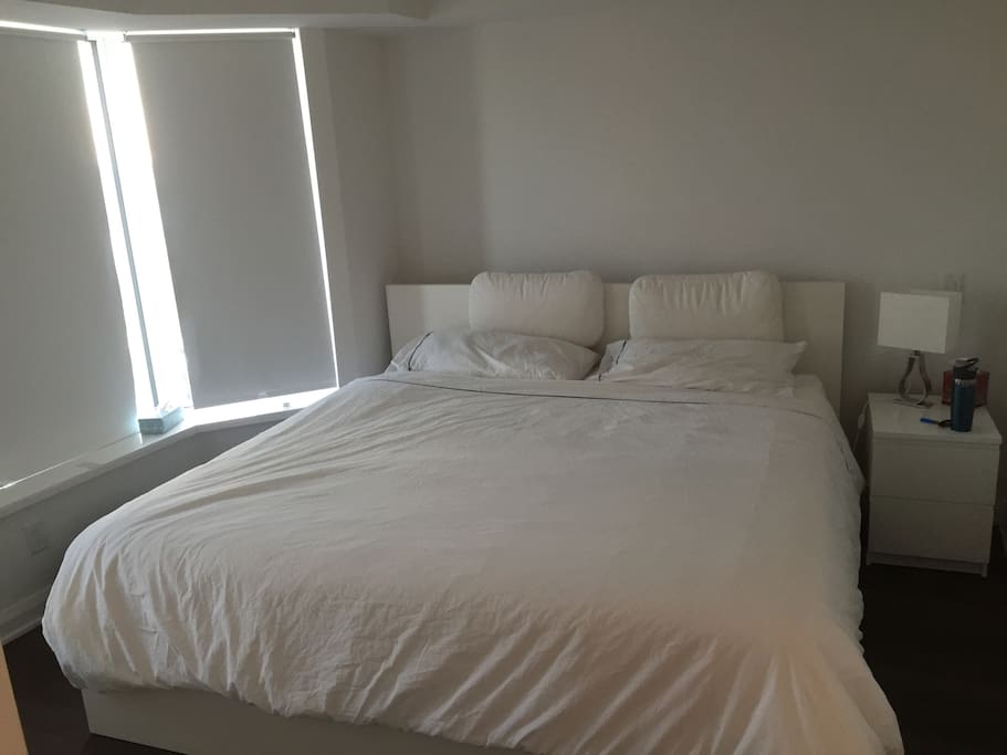 Master Bedroom (King Bed)