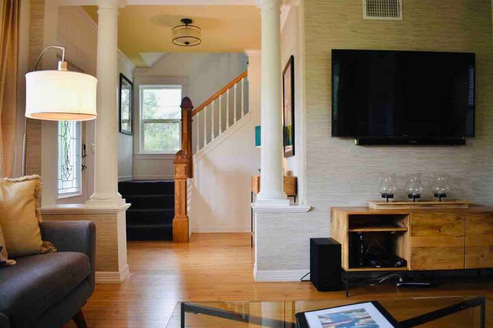 Charming 4 Bed 2.5 Bath-Just Minutes from the Lake gallery image 5