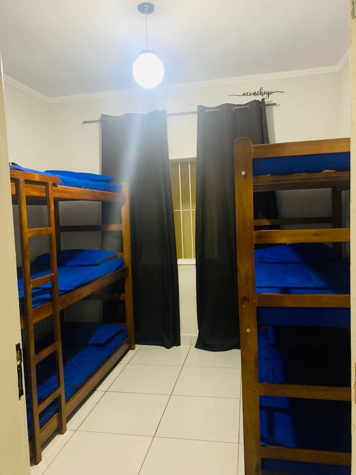 Спална соба 2 - гушкање

Соба со две трилици, гардероба, ѕиден вентилатор и огледало