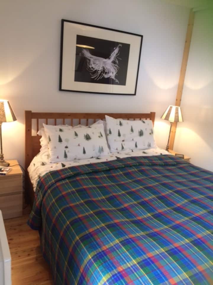 Hlavná spálňa s manželskou posteľou 