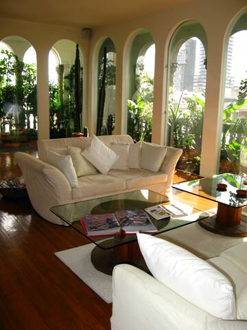 Deluxe 4-BR penthouse, views, historic center gallery image 3