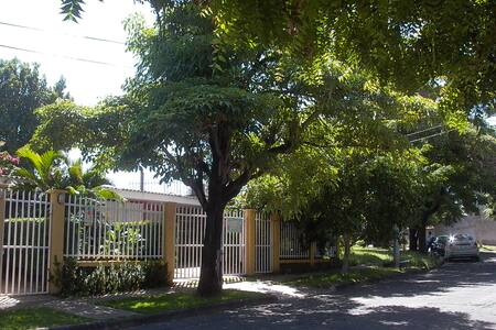 Los mejores 20 apartamentos, casas y alquileres vacacionales de ... Cuarto Patio creativo En lavado de